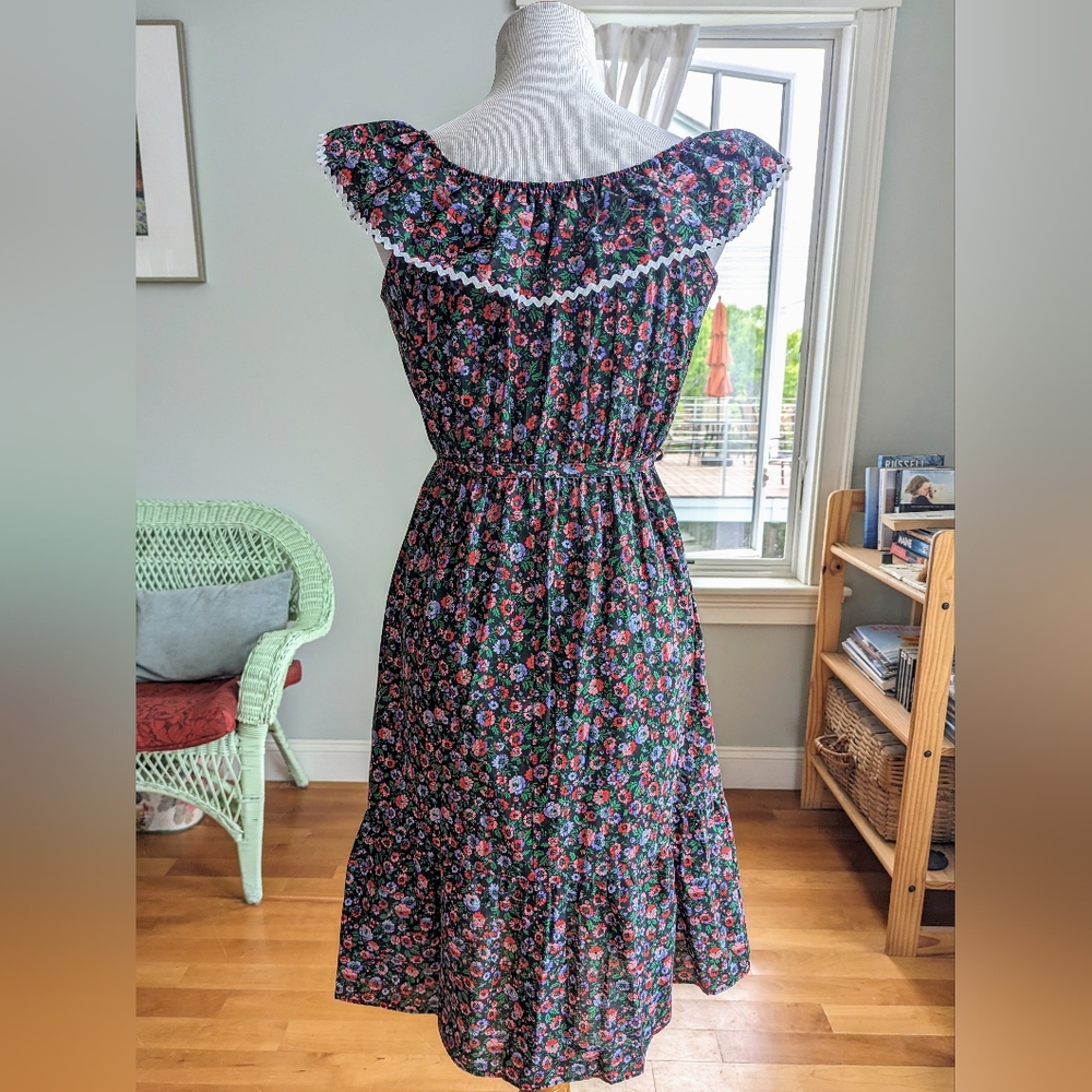 Vintage 1970s Pink Purple On Black Floral Ruffle Collar Prairie Dress M/L Retro - Picture 3 of 3